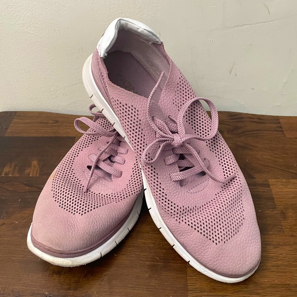 VIONIC sz 9 lavender leather sneakers